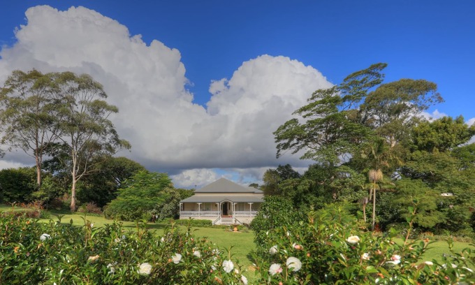 Flaxton Bed & Breakfast | Magnificent, Iconic Queenslander with beautiful gardens and Pool.