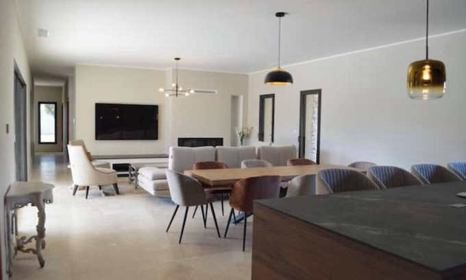 Bonifacio Villa | Magnificent new 4bed villa with heated pool