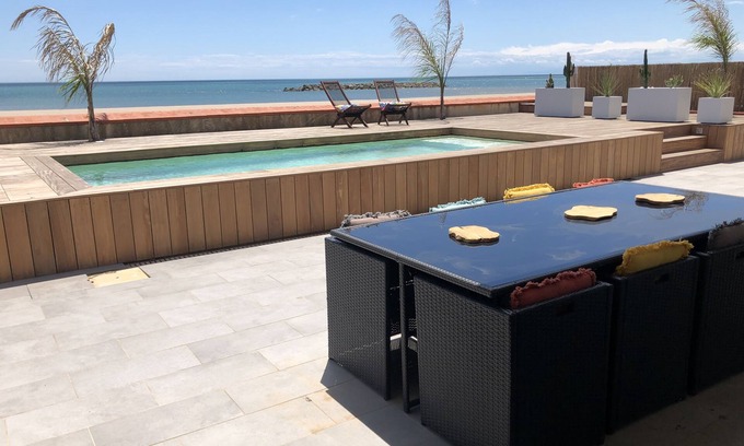 Valras-Plage Villa | MAGNIFICENT SEA FRONT VILLA