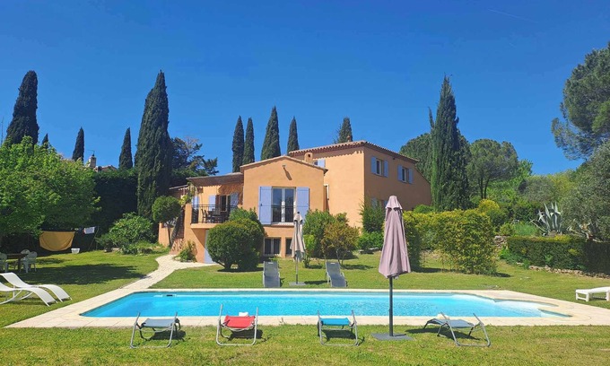 Cadenet Villa | Magnificent villa with swimming pool for rent for 12 people