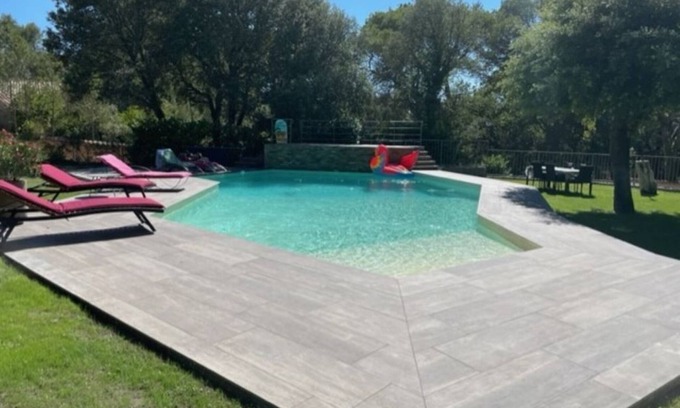 Uchaux Villa | Magnificent villa with infinity pool/Magnifique villa avec piscine privée