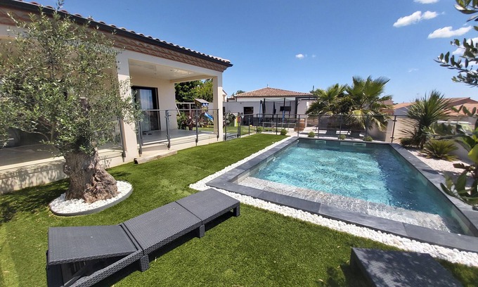 Cers Villa | Magnificent villa with secure swimming pool close to beaches
