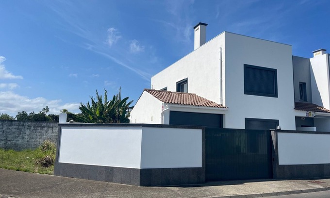 Ribeira Grande House | Magnifique maison moderne et spacieuse sur l'île verdoyante de São Miguel