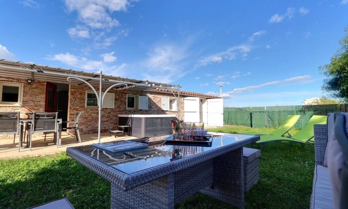 Le Luc House | Magnifique Maison Avec Jardin et Jacuzzi