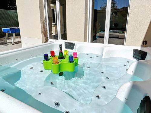 La Victoire - Les Marechaux Villa | Magnifique Villa avec Spa à COMPIEGNE - Beautiful villa with hot tub, Compiegne