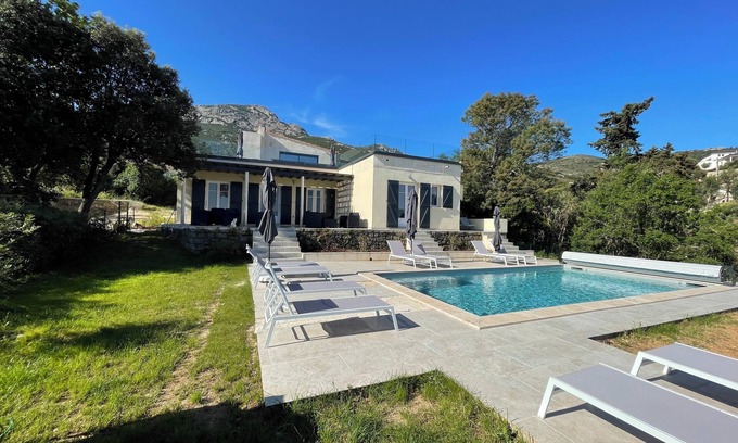 Calvi Villa | Magnifique Villa Avec vue Panoramique sur la Baie de Calvi