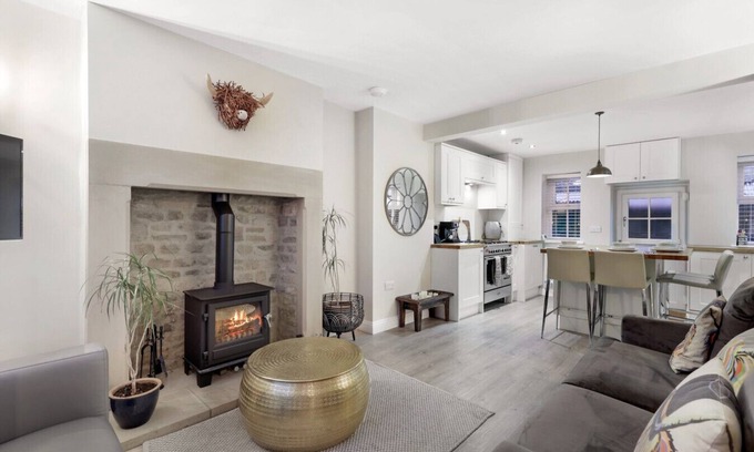 Stanhope House | Magpie Cottage - North East Escapes