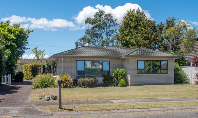 Waitahanui House | Mahuta Magic - Five Mile Bay Holiday Home