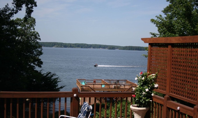 Wildwood Point House | Main Lakefront Family Home, Beach, Kayaks/SUPs, Boat Slip, Dog Friendly