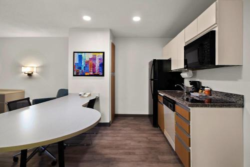 Cottonwood Heights Hotel | MainStay Suites Salt Lake City Fort Union