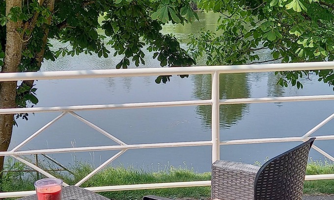 Saint-Julien-du-Sault House | Maison au Bord de Rivière en Bourgogne