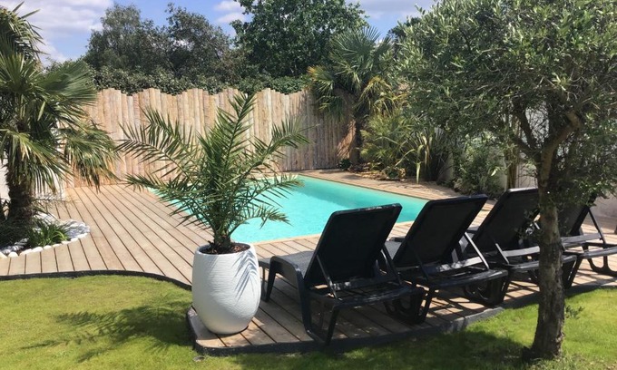 Gastes Villa | Maison avec piscine, jaccuzi, hammam à 800 m du lac