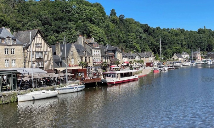 Lanvallay House | Maison Bord de la Rance - Breathtaking view of the historic port of Dinan