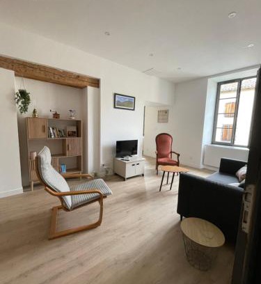 Saint-Flour House | Maison Côté Halle L'Artiste