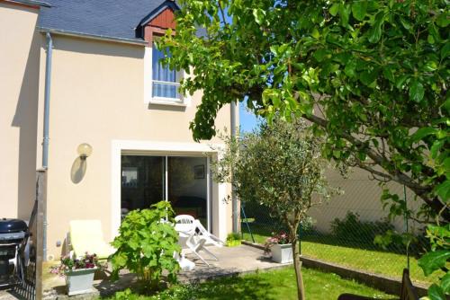 Saint-Jouan-des-Guerets House | Maison charmante à Saint-Jouan-des-Guérets avec jardin clôturé