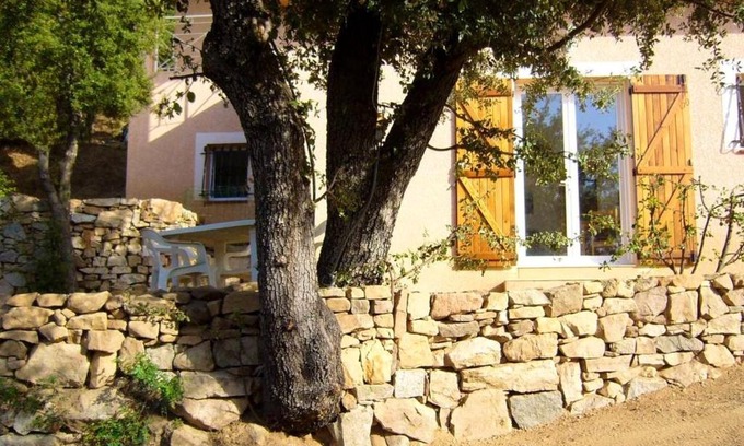 Alata House | Maison charmante à Alata avec vue sur mer et ville