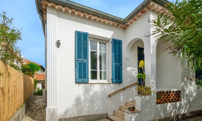 Cros-de-Cagnes Villa | 'Maison Cros De Cagnes' with Shared Terrace, Wi-Fi and Air Conditioning