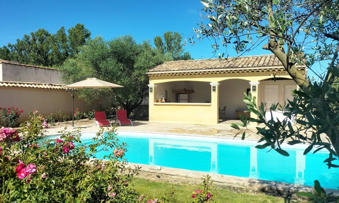 Serignan-du-Comtat House | Maison de Campagne- mas Célestin Avec Piscine 6 Personnes - 3 Chambres