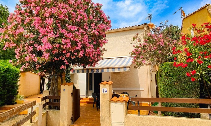 Vias Villa | Maison de vacances climatisée à 600m de la plage