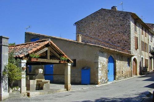 Quinson House | Maison de village centre Quinson