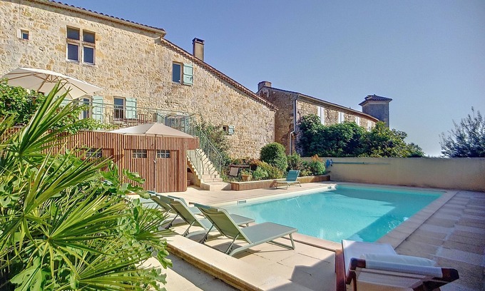 Maignaut-Tauzia House | Maison du Porche 4*, 10 travellers, swimming pool, countryside and sunset views