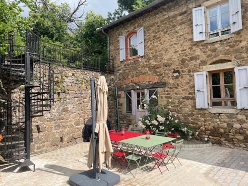 Pelussin Villa | Maison en pierre avec vue imprenable dans le parc naturel du Pilat