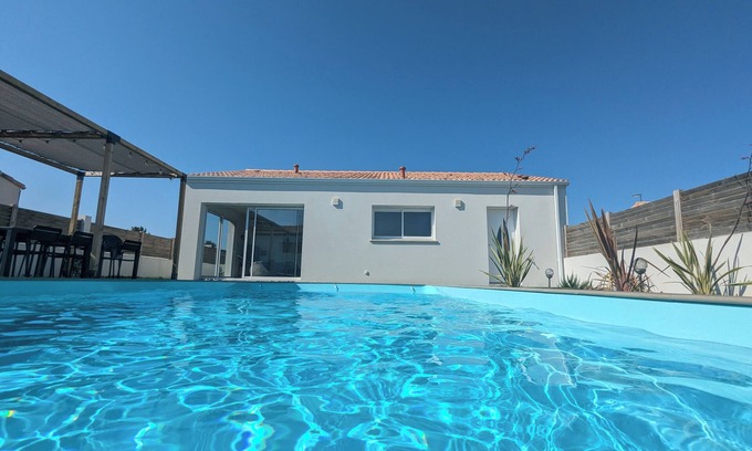 Saint-Jean-de-Monts House | Maison en Vendée Avec Piscine Chauffée, Proches des Commerces et des Plages