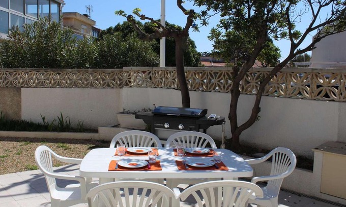 Port-la-Nouvelle House | Maison familiale rénovée, à 100m de la plage, terrasse, garage, wifi, au centre de Port-la-Nouvelle - FR-1-229C-51