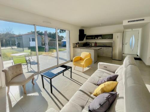 Brem Sur Mer House | Maison familiale récente avec jardin, plage et commerces à pied, 6 couchages, WIFI, parking privatif - FR-1-231-297