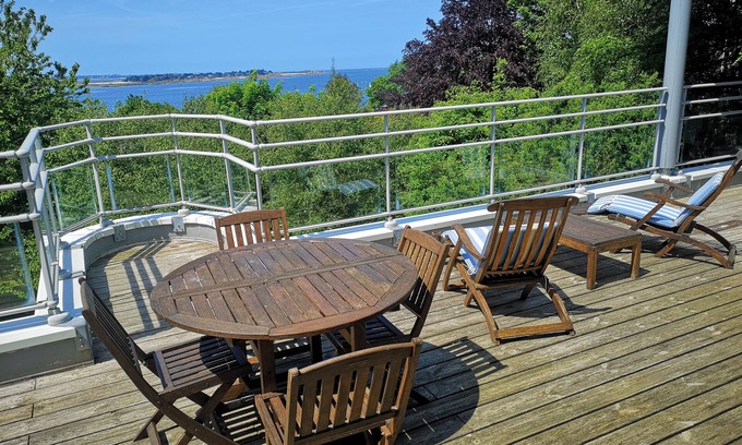 Berven House | Maison Moderne en Bois vue mer