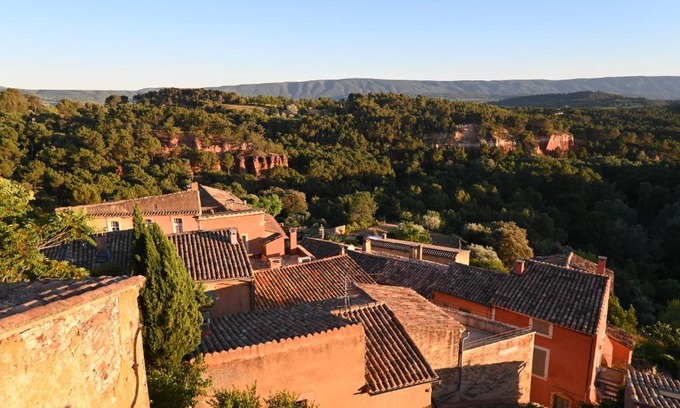 Roussillon House | Maison Porte Heureuse