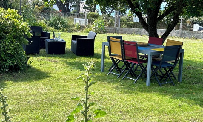 Plozevet House | Maison Pour 6 Personnes, 150 m de la Mer, 4mn à Pied du Port de Pors Poulhan