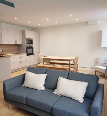 Agen Apartment | maison quartier préfecture 4 chambres 3 sdb wifi