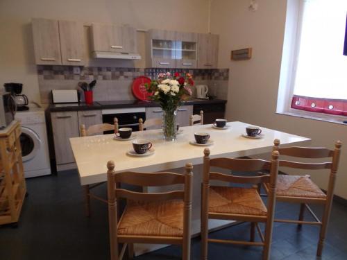 Vaumas House | Maison rénovée moderne pour 7 à Vaumas - FR-1-489-160