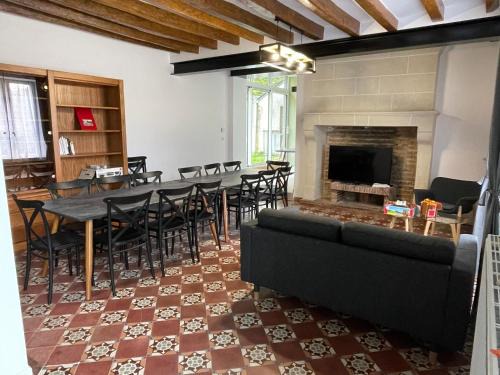 Chahaignes House | Maison spacieuse près du Mans et Tours, idéale pour famille, avec terrasse, jardin et parking - FR-1-410-425