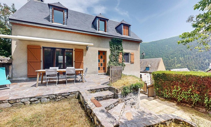 Aulon House | Maison vue sur les montagnes