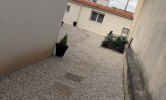 Sorgues Apartment | Maisonnette