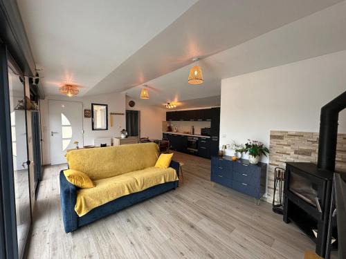 Crecy-la-Chapelle House | Maisonnette Migahome