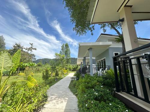 Ko Lanta Ski Chalet | Maisuree Lanta Resort-Long Beach