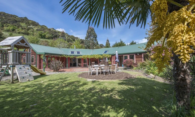 Nelson House | Maitai Magic - Nelson Holiday Home