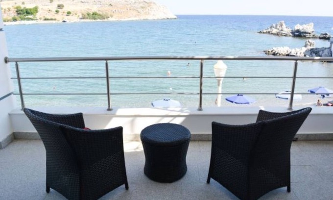 Haraki Villa | Majestic Blue Beachfront Villa