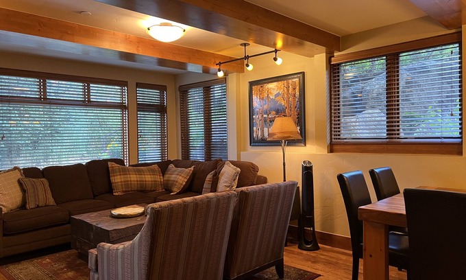 Snowmass Village Condo | Make memories. Cozy ski in ski out. Convenient to skiing and restaurants!