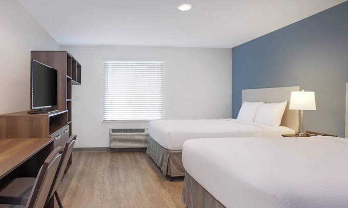 Newnan Hotel | Make Yourself at Home in a Three Clean Room w/Kitchen Near Top Attractions
