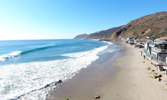 Malibu House | Malibu Beach Home Best Kept Secret on Private Beach