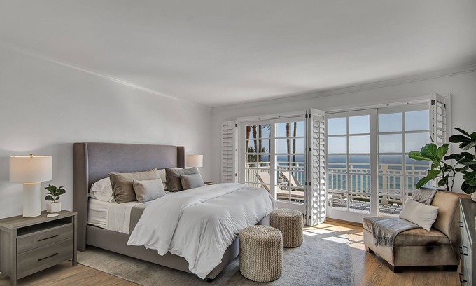 Malibu House | Malibu Beach House Walk to Surf Game Room, Best Sunsets! Summer special discount