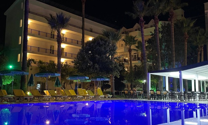 Kiris Hotel | Malibu Garden Resort