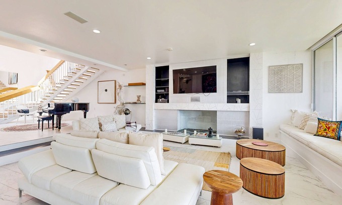 Malibu House | Malibu Miles Beach Estate | Zen Oceanfront Masterpiece | Chefs Kitchen