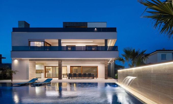 Vir Villa | Malibu Royal - One-of-a-kind luxury villa with swimming pool, gym and gameroom.