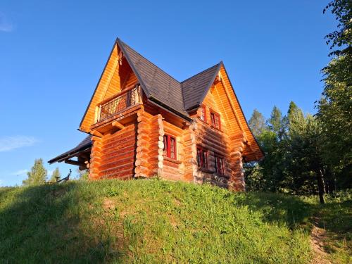 Lutowiska House | malinowy beret