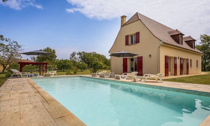 Florimont-Gaumier House | Malsac is a spacious holiday home with large garden and private swimming pool